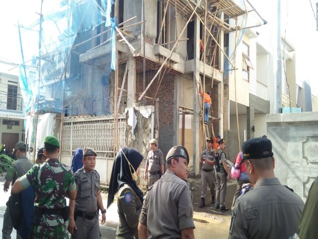 sebuah-bangunan-di-tanjung-barat-ditertibkan