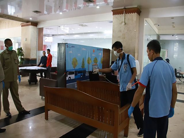 seluruh-gedung-di-kantor-wali-kota-jaksel-disemprot-disinfektan