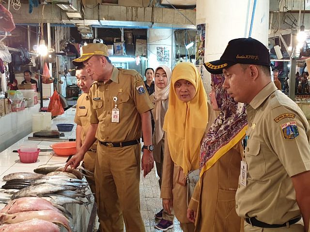sudin-kpkp-jaksel-lakukan-pengawasan-pangan-di-tiga-pasar