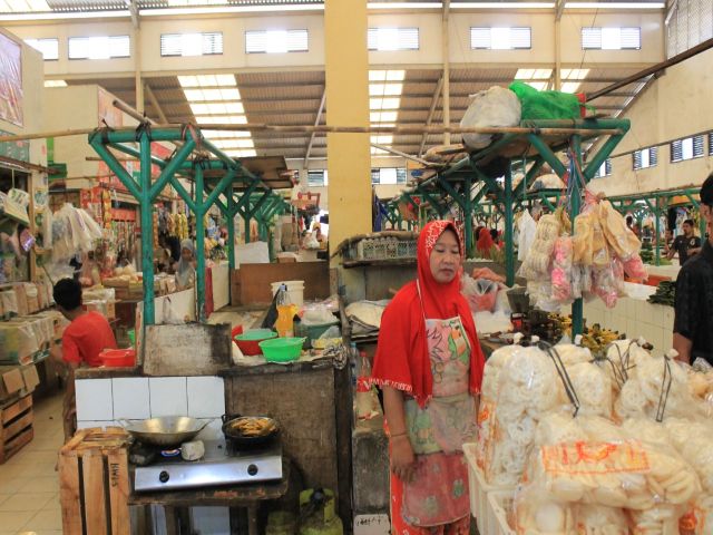 sudin-kpkp-sidak-lima-pasar-pastikan-keamanan-pangan