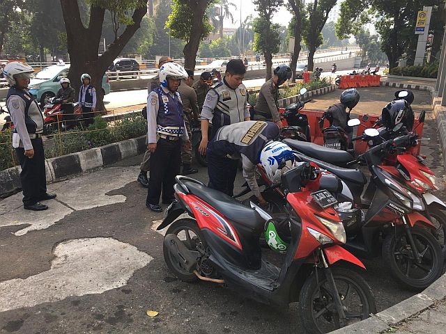 sudinhub-jaksel-lakukan-operasi-parkir-liar-di-kecamatan-pancoran