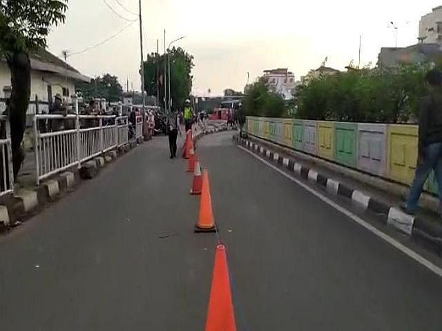 sudinhub-jaksel-terapkan-dua-lajur-di-depan-stasiun-pasar-minggu