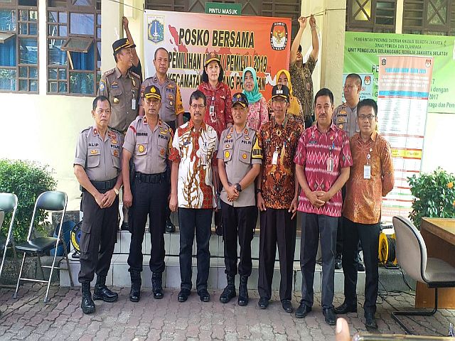 wali-kota-jaksel-monitoring-rekapitulasi-kotak-suara-tingkat-kecamatan