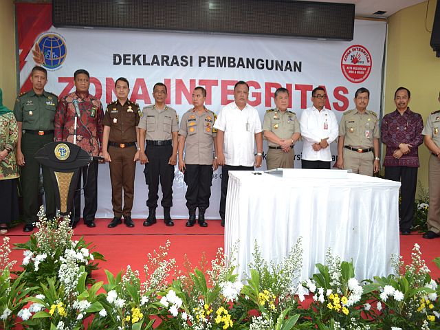 wujudkan-pelayanan-terbaik-melalui-deklarasi-pencanangan-zona-integritas